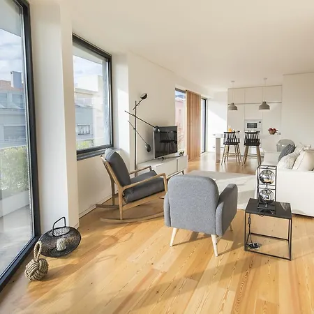 Bright And Luxurious W/ A View Apartment